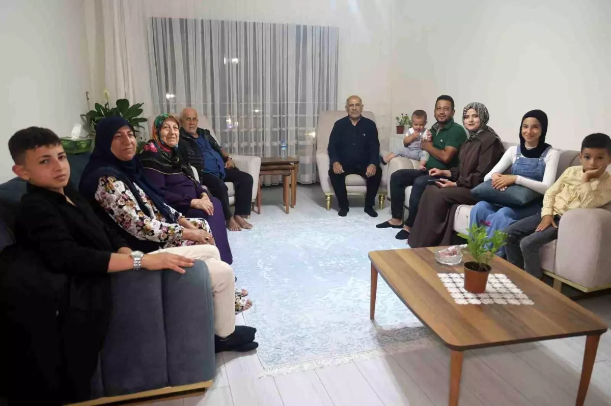 Bakan Kurum, Çakıcı Ailesi'nin Yeni Evini Ziyaret Etti