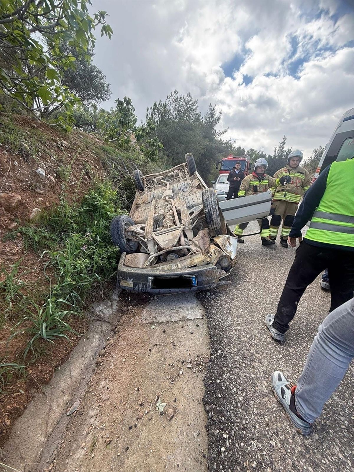 Belen'de Takla Atan Araçta 2 Yaralı