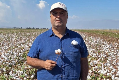 Dostluk ve Reyhanlı Barajı Tamamlanmalıdır!   Hatay Ticaret ve Sanayi Odası (HATSO) Çırçırcılar Komite Başkanı Meclis Üyesi Ertuğrul Şahbaz, 2025 yılında Hatay Amik Ovası’nda Beyaz Altın olarak bilinen Pamuk Hasadı’nın başladığını duyurarak açıklamalarda 