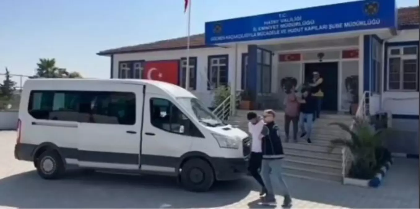 Hatay'da 21 Kaçak Göçmen ve 3 Şüpheli Yakalandı