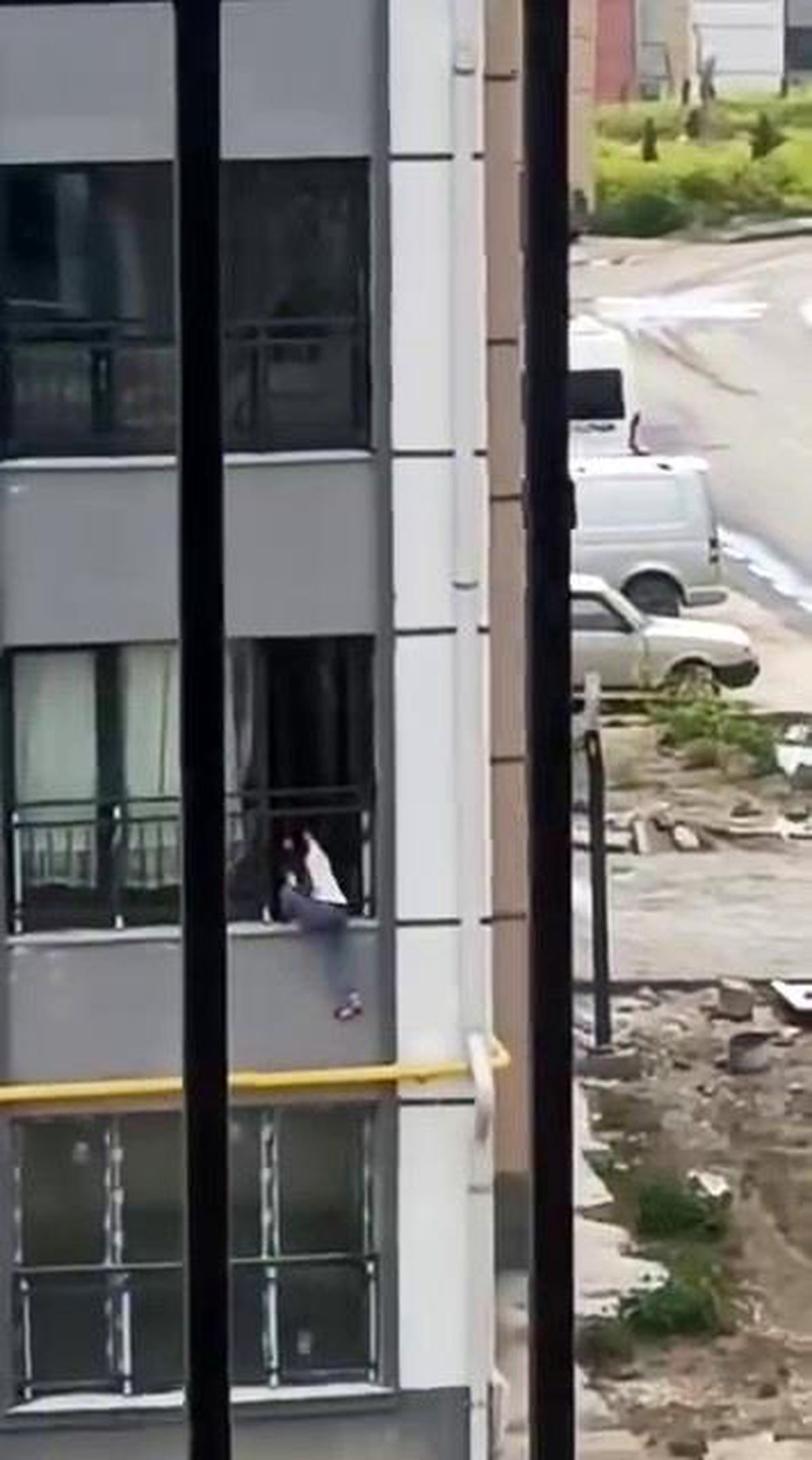 Hatay'da Çocuk Korkuluktan Düşme Tehlikesi Geçirdi