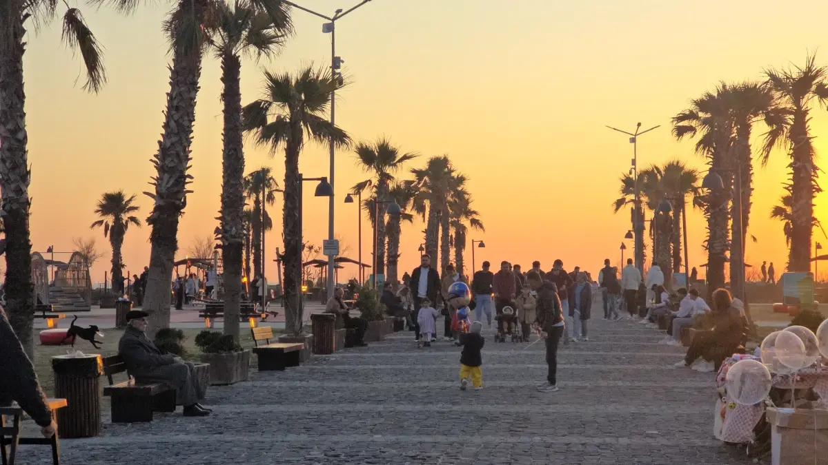 Hatay'da Güzel Hava, Sahilde Yoğunluk Oluşturdu
