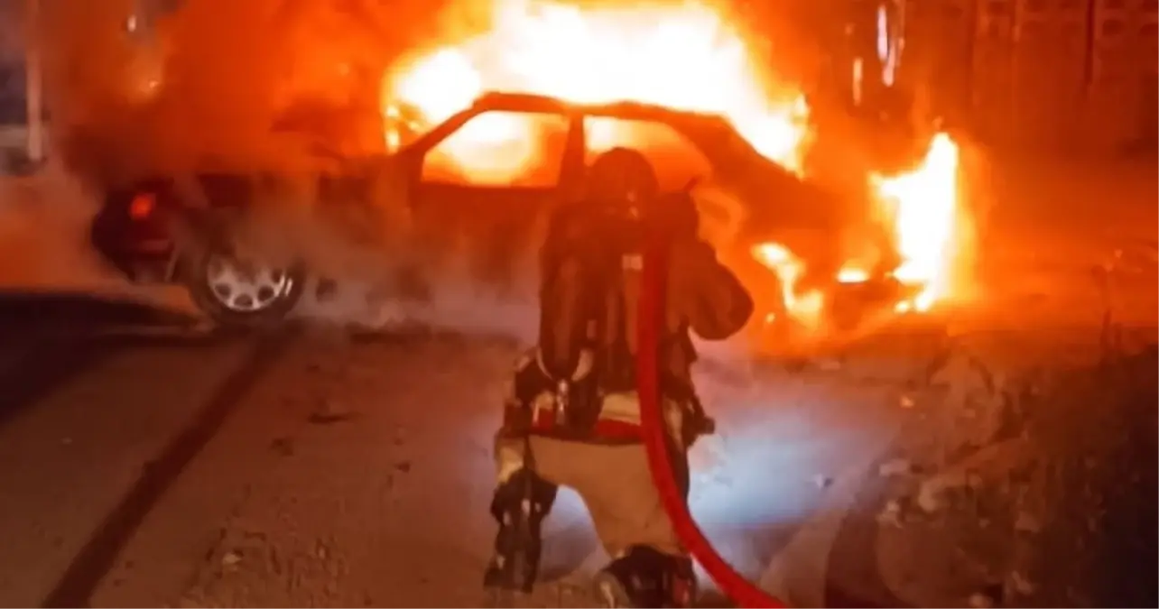 Hatay'da Seyir Halindeki Otomobil Alev Aldı