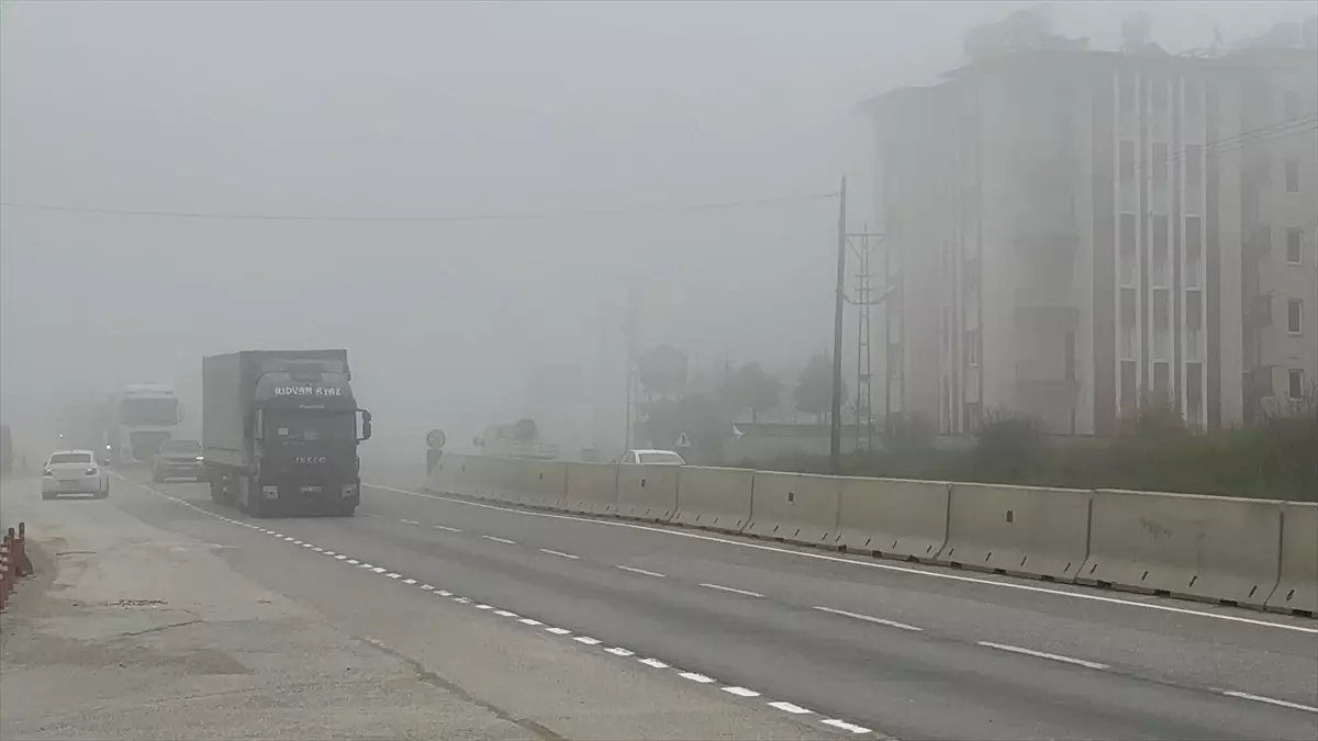 Hatay'da Sis Görüş Mesafesini Düşürdü