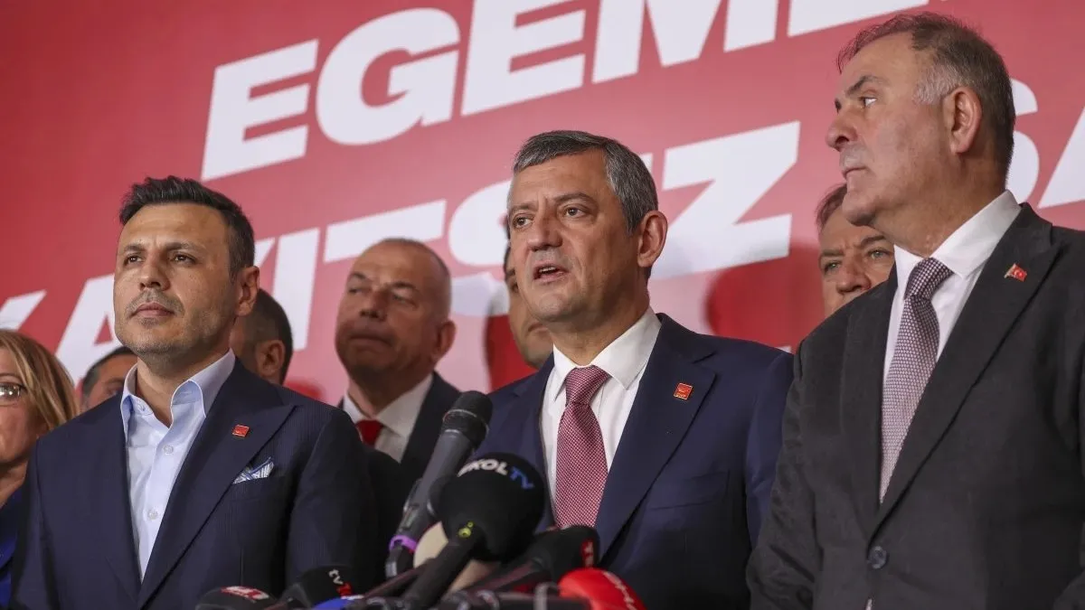 İnsanların aklıyla alay ediyorlar! Özgür Özel’den akılalmaz açıklama: “Üzerimize çorba dökülür diye…”