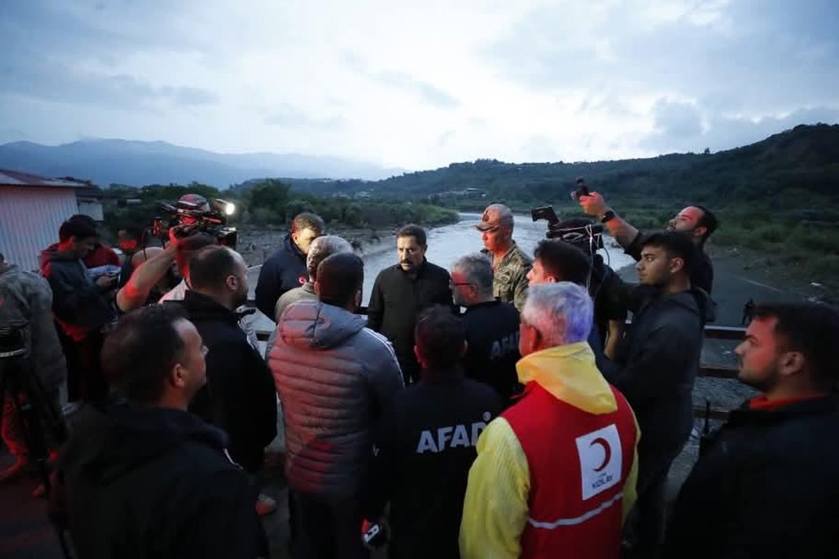 Karaçay Nehri’nde kaybolan 2 kişi için arama kurtarma çalışmaları sürüyor