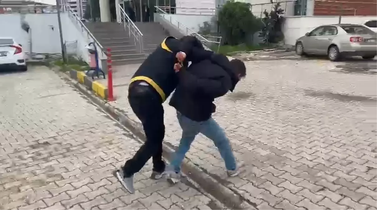 Telefonunu gören polis sapığı kıskıvrak böyle yakaladı